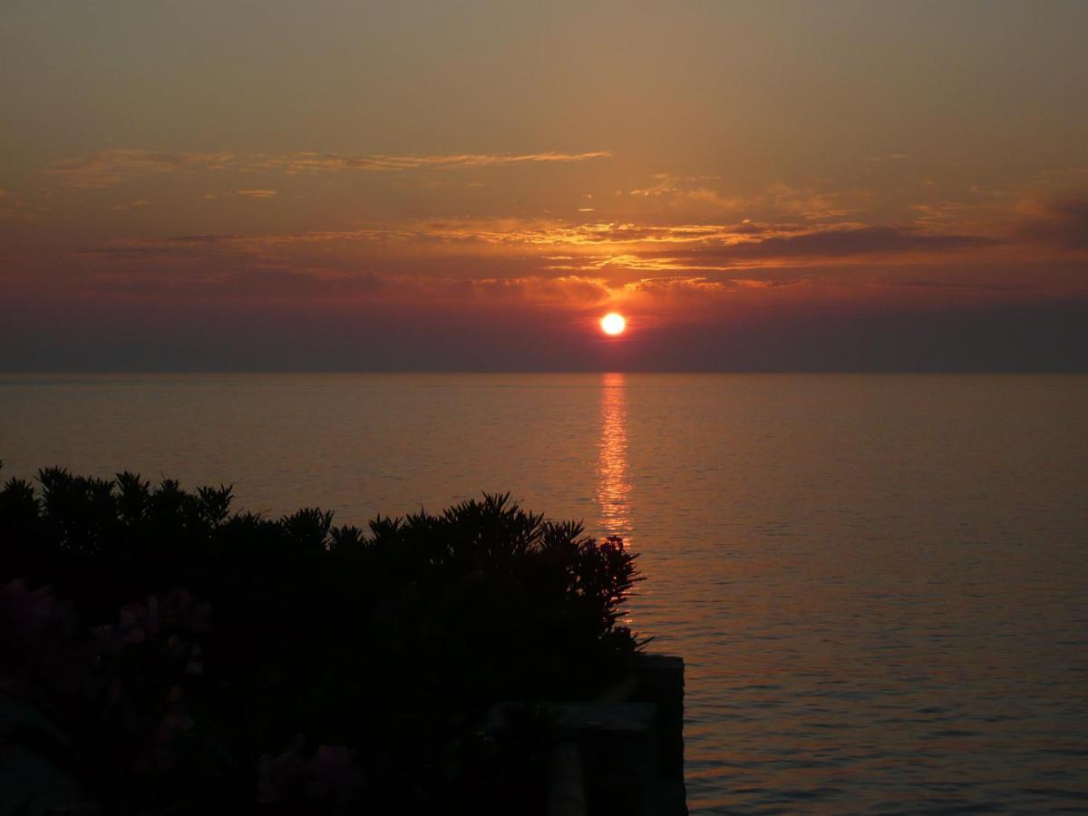 Hotel Filoxenia Агиали Екстериор снимка
